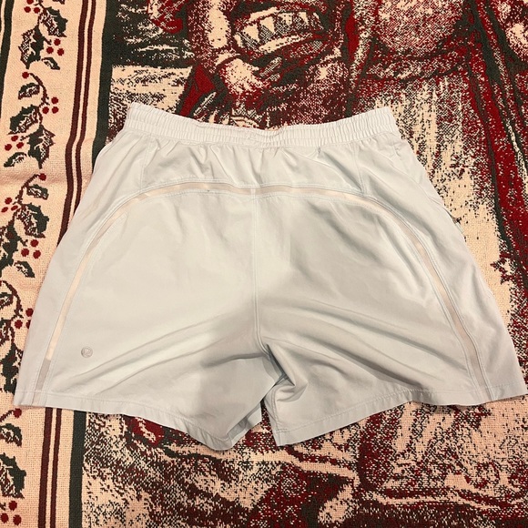 LULULEMON 6” PACE BREAKER SHORT - Picture 3 of 3